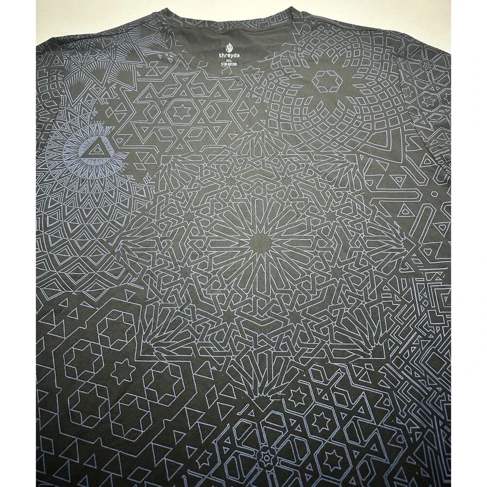 Threyda Geometric Pattern Short Sleeve Shirt Men's Size XL Artist Driven Apparel - Picture 3 of 8